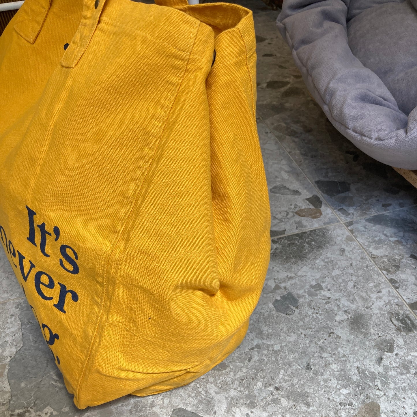 Le Murphy week-end, cabas jaune - It's never just a dog