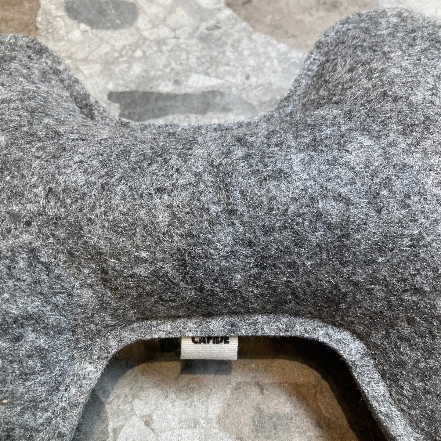 Os en tissu gris anthracite