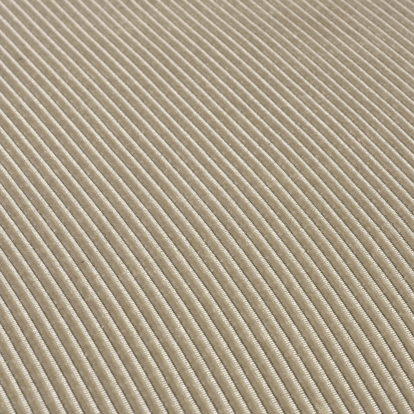 Lit design en acier et velours côtelé gris clair