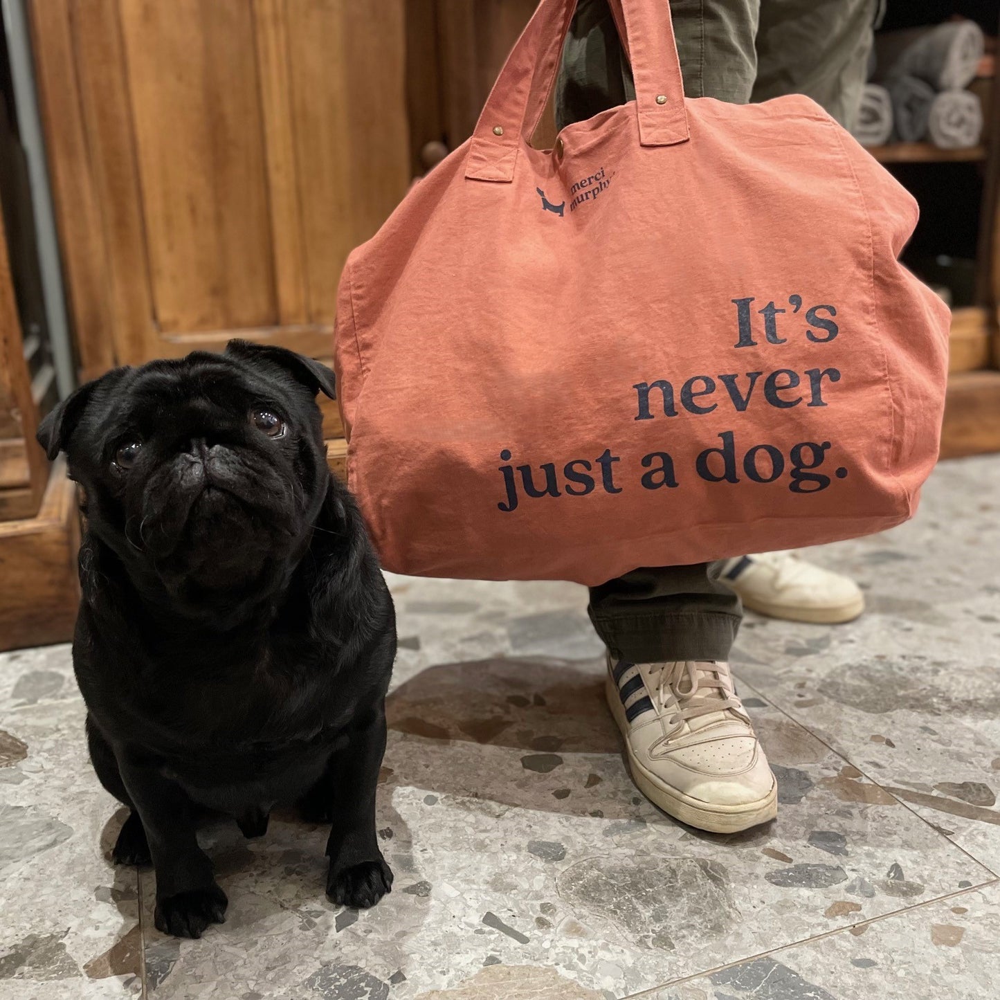 Le Murphy week-end, cabas rose - It's never just a dog