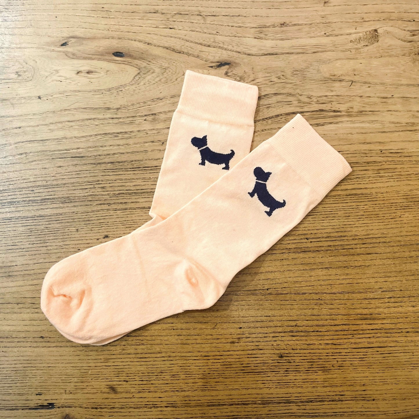 Chaussettes roses chien bleu