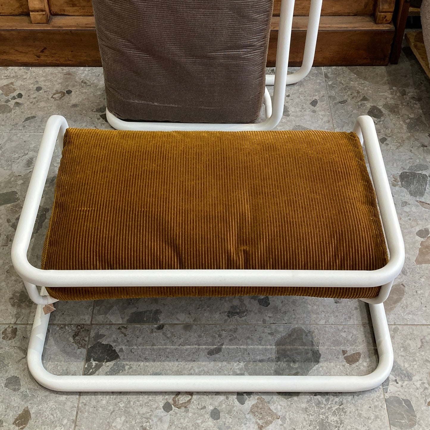 Lit design à suspension en acier et velours côtelé bronze